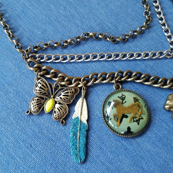 🪶Betseyville Luck-Theme 3-Chain Layered Feather Horse Butterfly Necklace - EPC - Picture 4 of 10